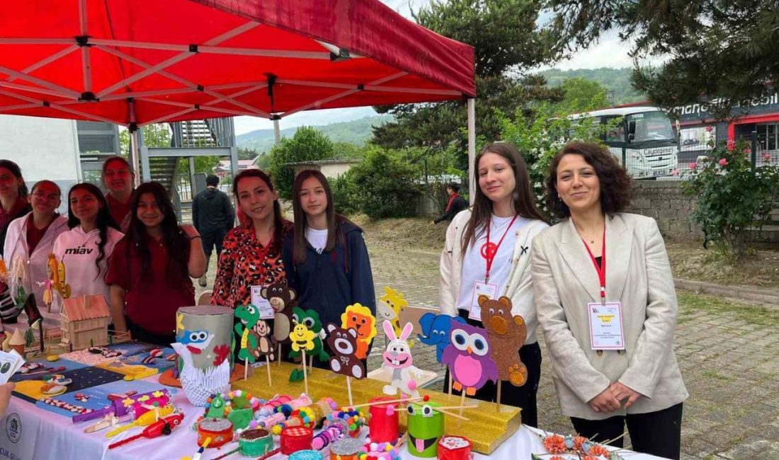 Devrek’in Çaydeğirmeni Beldesinde düzenlenen bilim fuarında öğrenciler hünerlerini sergilediler. Zonguldak’ın