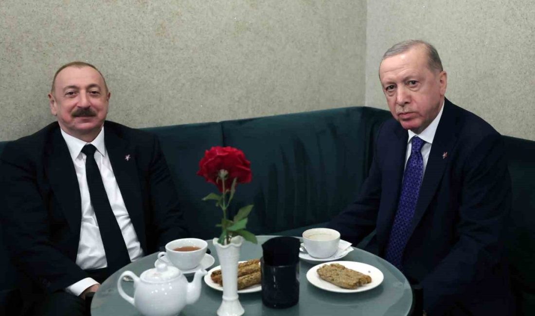Cumhurbaşkanı Erdoğan ve Aliyev, Tiran’da çay içerek sohbet etti Cumhurbaşkanı Recep Tayyip Erdoğan, Tiran’da düzenlenen Avrupa Siyasi Topluluğu 6.