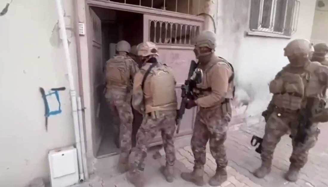 Adıyaman’da DAEŞ terör örgütüne yönelik yapılan operasyonda yakalanan 4 şahıstan