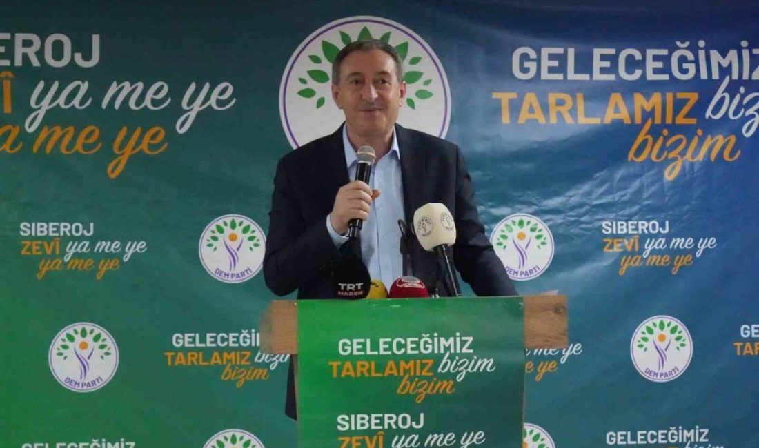 DEM Parti Eş Genel Başkanı Bakırhan: “Türkiye önümüzdeki günlerde barışın kapısını aralayacak” DEM Parti Eş Genel Başkanı Tuncer Bakırhan, “Türkiye önümüzdeki günlerde