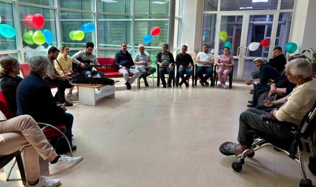 Demirci Devlet Hastanesinden hastalara müzikli moral etkinliği Manisa’nın Demirci ilçesinde hastanede tedavi gören hastalara yönelik müzikli moral