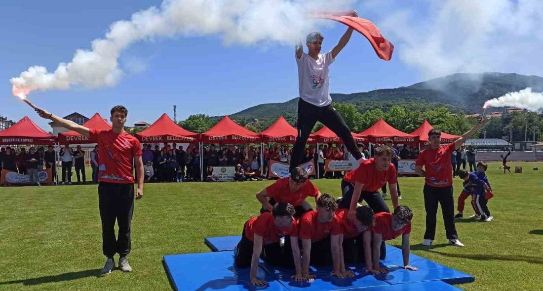 Devrek’te 19 Mayıs Bayramı etkinliği Devrek İlçesinde Atatürk’ü Anma Gençlik ve Spor Bayramı Devrek’te coşku