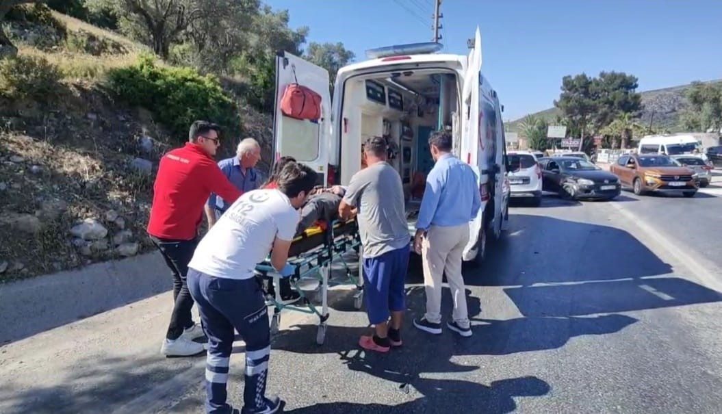 Aydın’ın Kuşadası ilçesinde fenalaşarak ters şeride giren ve gelen araçlara