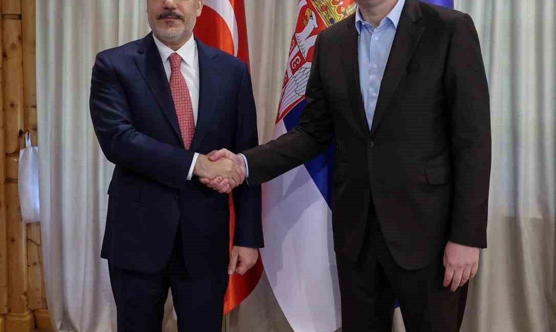 Dışişleri Bakanı Fidan, Sırbistan Cumhurbaşkanı Vucic ile görüştü Dışişleri Bakanı Hakan Fidan, Sırbistan Cumhurbaşkanı Aleksandar Vucic’in ev sahipliğinde