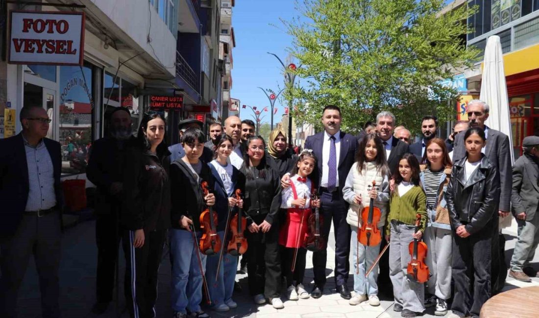 Ağrı’nın Diyadin ilçesinde 19 Mayıs coşkusu gençler bilek güreşi, satranç