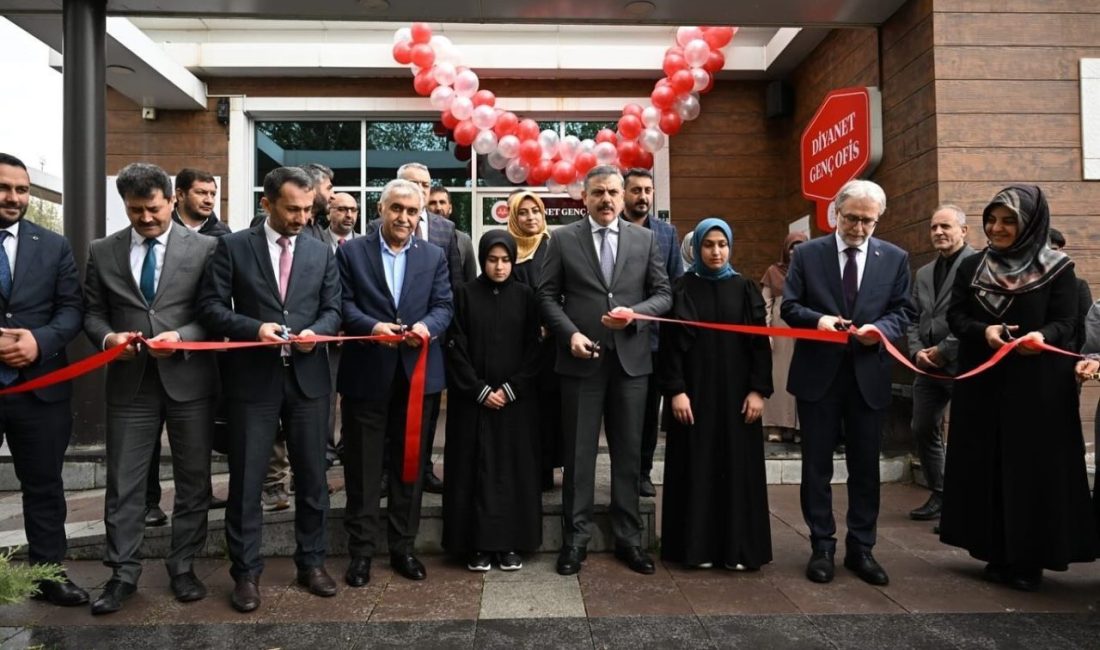 Diyanet genç ofis açıldı Erzurum Valisi Mustafa Çiftçi, gençlere yönelik rehberlik faaliyetlerinin yürütülmesi amacıyla