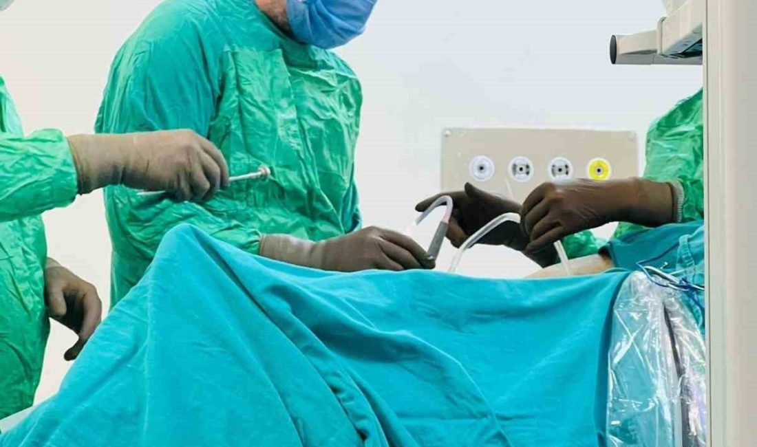 Bayburt’ta diz ağrısı şikayetiyle Bayburt Devlet Hastanesine başvuran vatandaş, kapalı