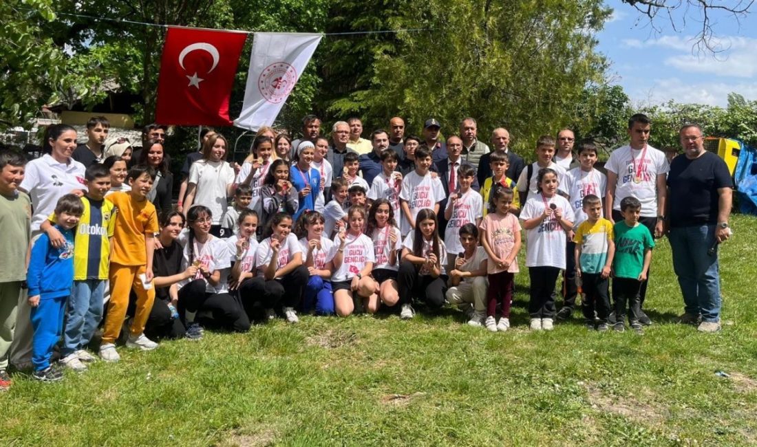 Domaniç Ilıcaksu’da Oryantiring yarışması coşkuyla gerçekleşti Kütahya’nın Domaniç ilçesi Çukurca Beldesi’nde bulunan Ilıcaksu Oryantiring yarışlarına ev