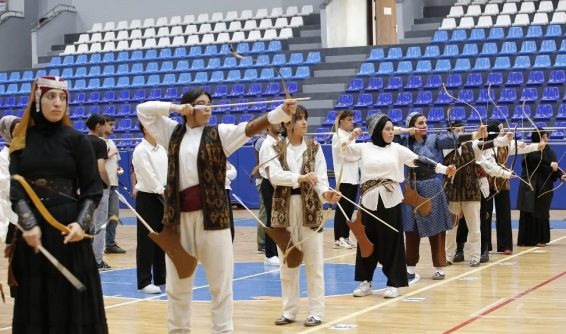EBYÜ’lü öğrencilerden ikincilik Erzincan Binali Yıldırım Üniversitesi (EBYÜ) Binicilik ve Geleneksel Türk Okçuluğu