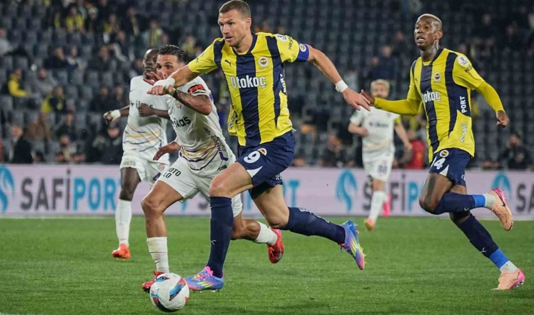 Fenerbahçe’nin takım kaptanı Edin Dzeko, Eyüpspor filelerini havalandırarak bu sezonki