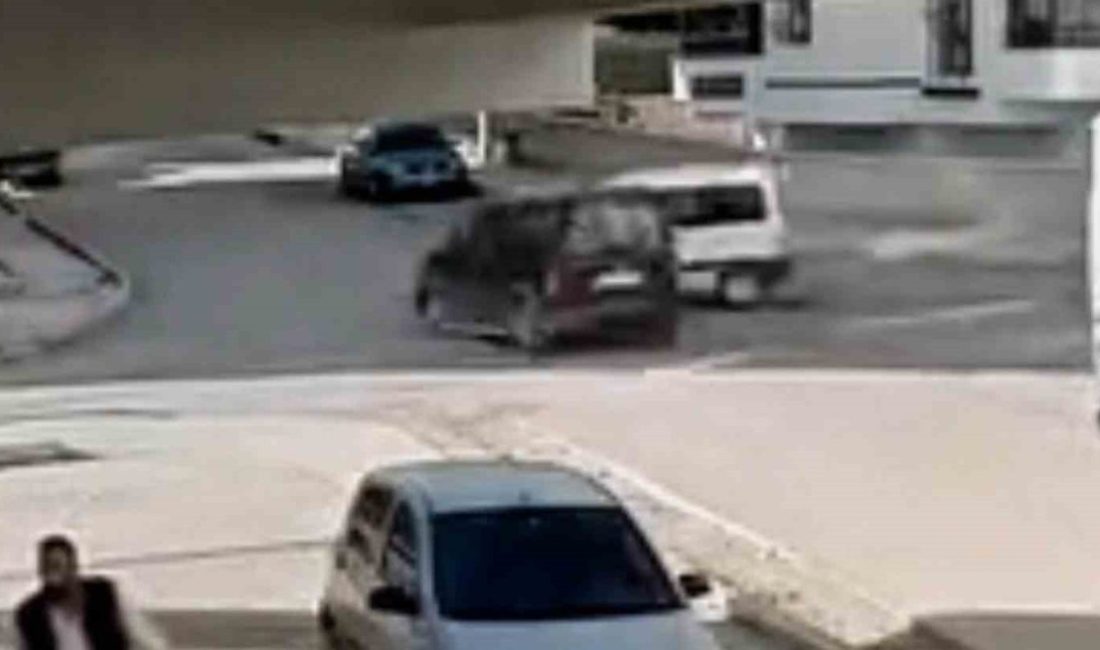 Elazığ merkezde iki hafif ticari aracın karıştığı trafik kazası güvenlik