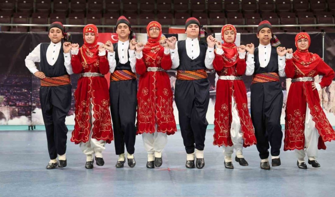 Elazığ ev sahipliğinde düzenlenen Halk Oyunları Bölge Grup Yarışması, renkli
