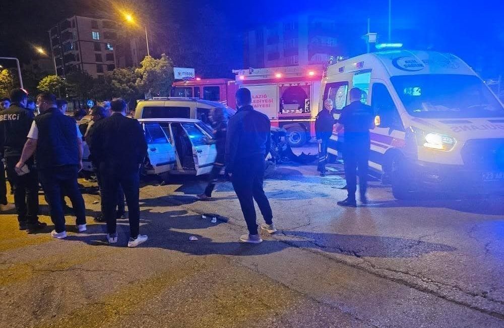 Elazığ’da gece geç saatlerde meydana gelen trafik kazasında 3 kişi