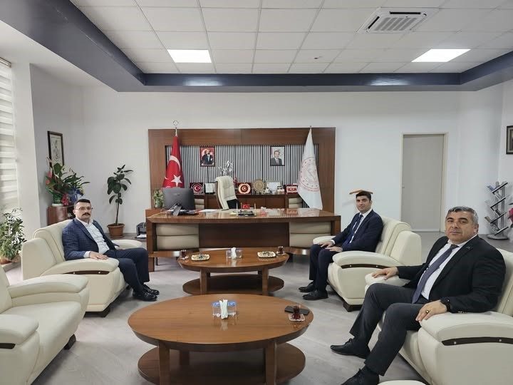 Emirdağ ve Bayat’ta eğitim alanında yürütülen çalışmalar değerlendirildi Afyonkarahisar Emirdağ Kaymakamı Yasin Akgül ve Bayat Kaymakam Vekili Osman