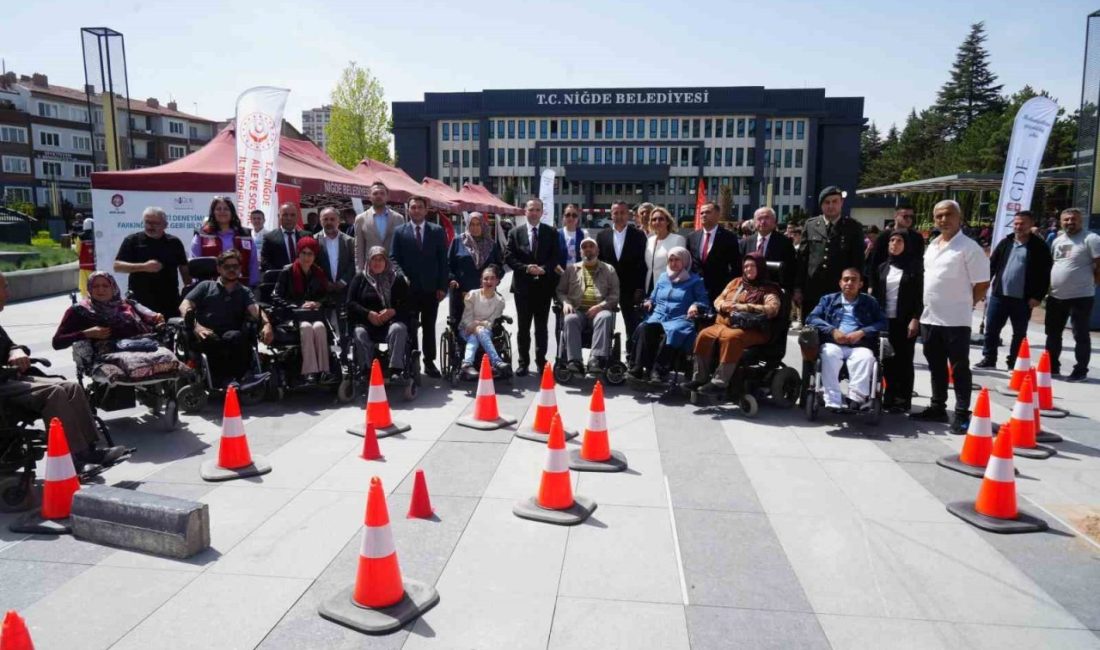 Engelli parkurunda empati yaptılar Niğde’de Engelliler Haftası dolayısıyla engellilerin yaşadığı zorluklara dikkat çekmek amacıyla