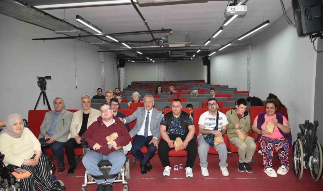 Atakum Belediyesi, Engelliler Haftası etkinlikleri kapsamında sergi ve sinema gösterimi