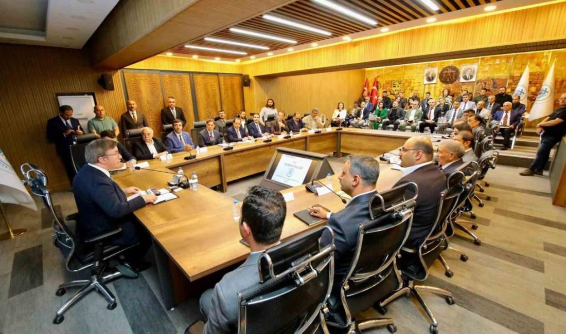 Erzincan Valisi Hamza Aydoğdu başkanlığında; ilgili kurum müdürleri, ilçe belediye