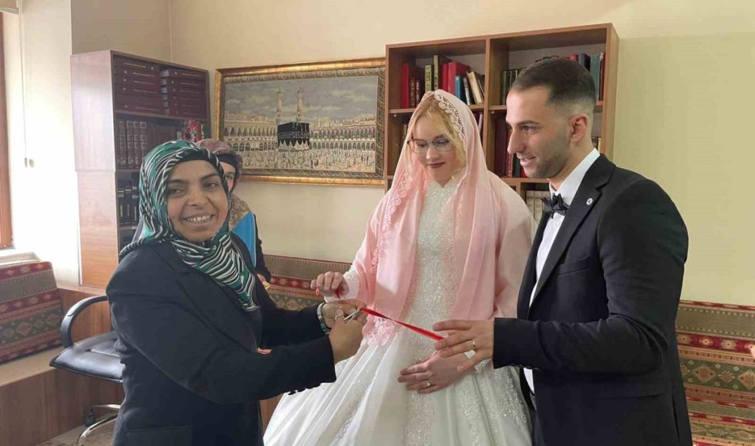 Estonya’dan gelip Erzincan’a yerleşen Janelika Müslümanlığı kabul ederek, Erzincan Müftülüğünde