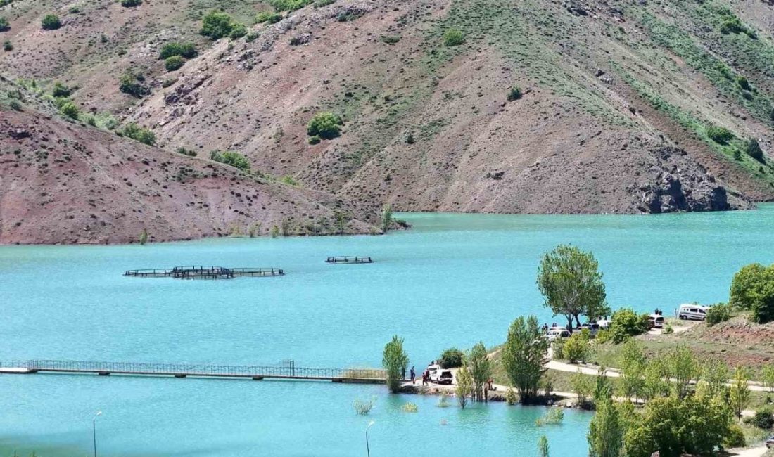 Erzincan’da baraj gölünde yapılan aramalarda kayıp gencin cesedine ulaşıldı Erzincan’da yaklaşık 36 saattir aranan gencin cansız bedeni ve otomobili