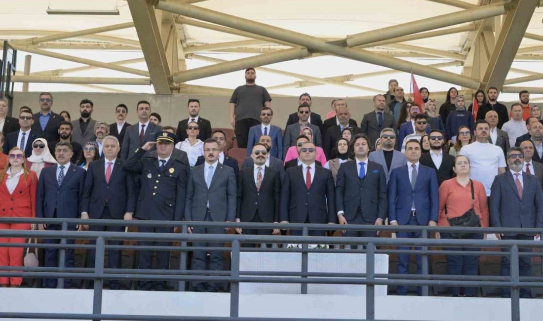 Esenyurt’ta 19 Mayıs coşkusu doyasıya yaşandı: Yüzlerce kişi Turgut Özal Stadyumu’nda buluştu Esenyurt’ta, 19 Mayıs Atatürk’ü Anma, Gençlik ve Spor Bayramı büyük
