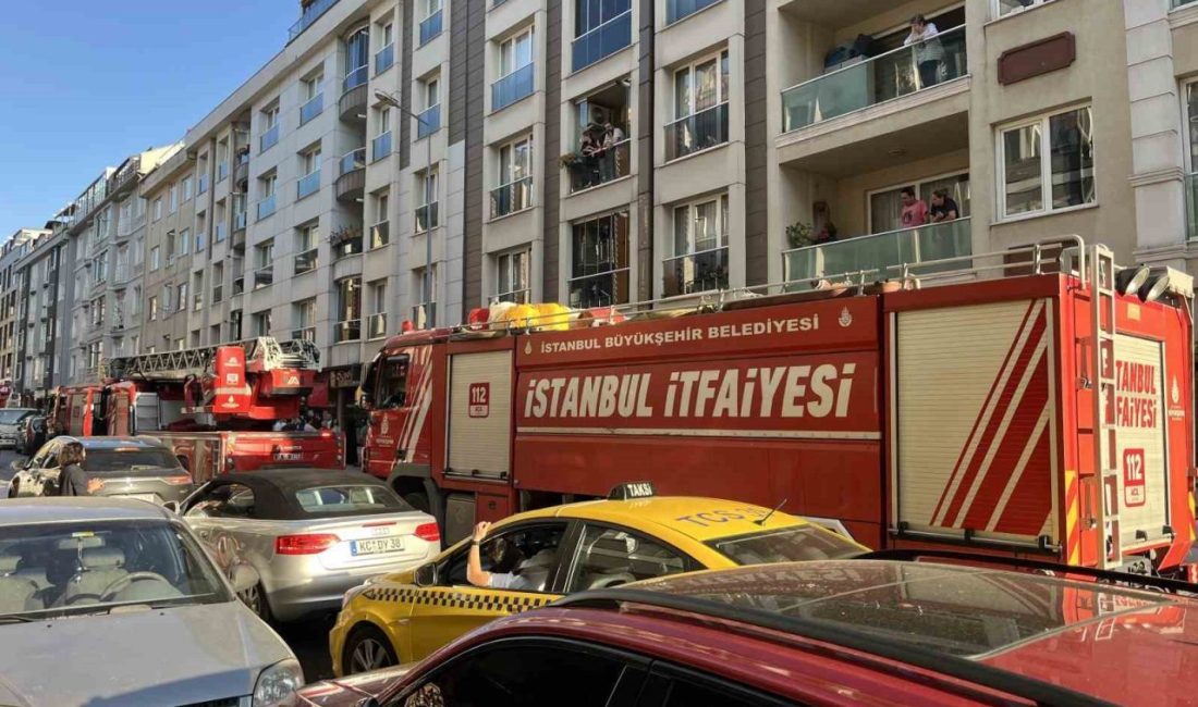 Eyüpsultan’da 7 katlı bir binanın çatı katında çıkan yangın, yandaki