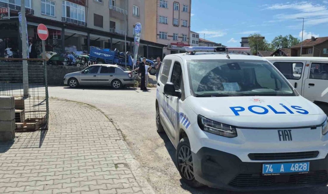 Feci kaza anı kamerada Bartın’da ters yola giren otomobil yolun karşısına geçmek isteyen 11