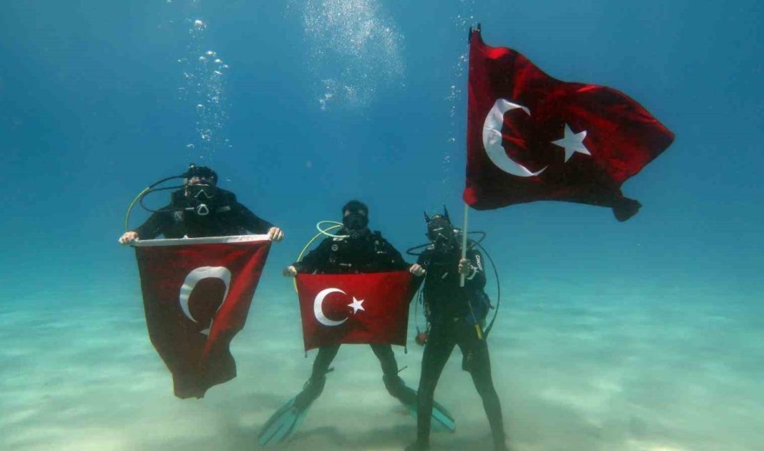 Fethiye’de dalgıçlar 19 Mayıs’ı deniz altında kutladı Muğla’nın Fethiye ilçesinde bir grup dalgıç, 19 Mayıs Atatürk’ü Anma