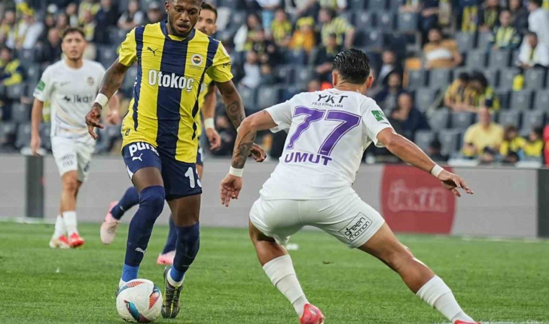 Fenerbahçe’nin Brezilyalı futbolcusu Fred, Eyüpspor maçında gördüğü sarı kartla cezalı