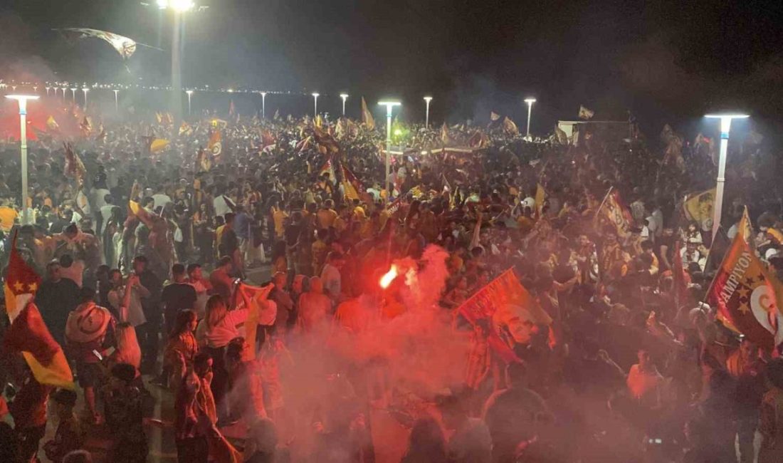 Galatasaray’ın şampiyonluğu Mersin’de coşkuyla kutlandı Galatasaray’ın şampiyonluğu Mersin’de coşkuyla kutlanırken, taraftarlar araç konvoyu yaparak şehir