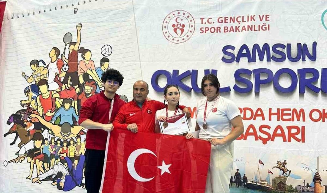 Gazi Anadolu Lisesi öğrencileri Türkiye şampiyonasında kürsüye çıktı Samsun’da düzenlenen Gençler Bilek Güreşi Türkiye Şampiyonası’nda Antalya’yı temsil eden