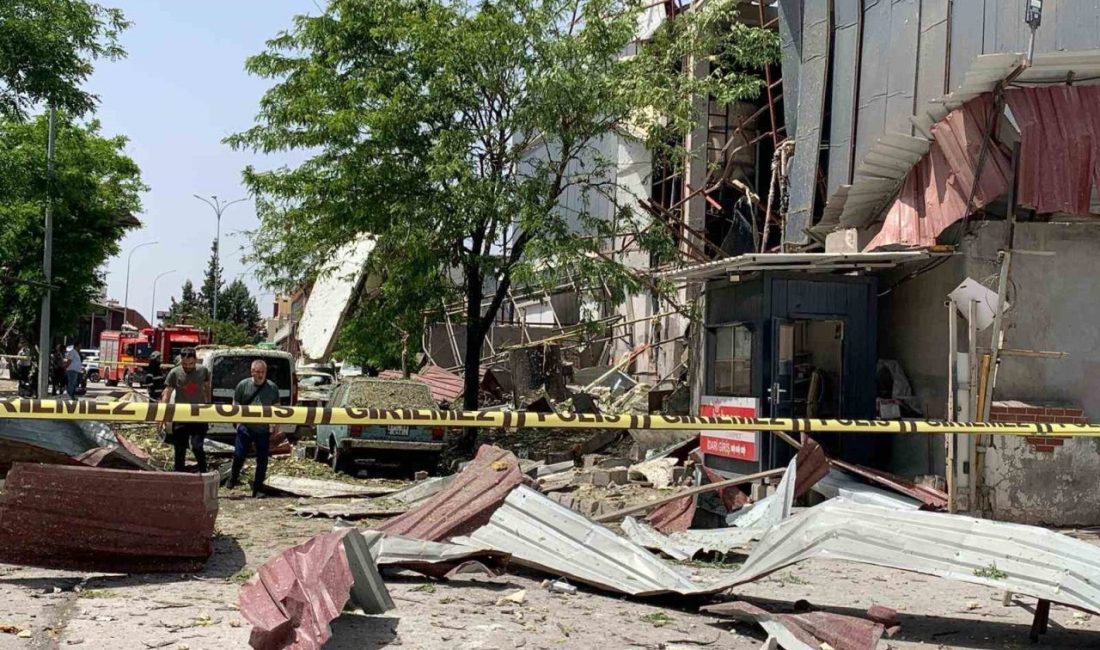 Gaziantep’te bir halı fabrikasında meydana gelen patlamada 5 kişi yaralandı.