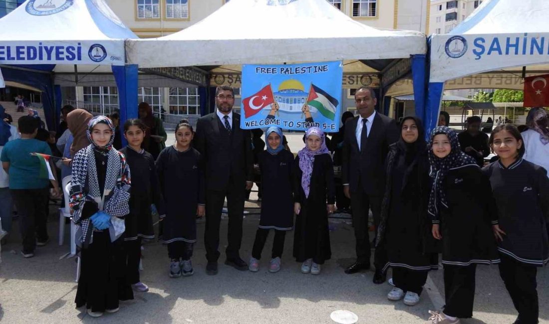 Gaziantep’te Gazze yararına hayır çarşısı kuruldu Gaziantep’te Şahinbey Belediyesi Mehmet Emin Er Kız Anadolu İmam Hatip
