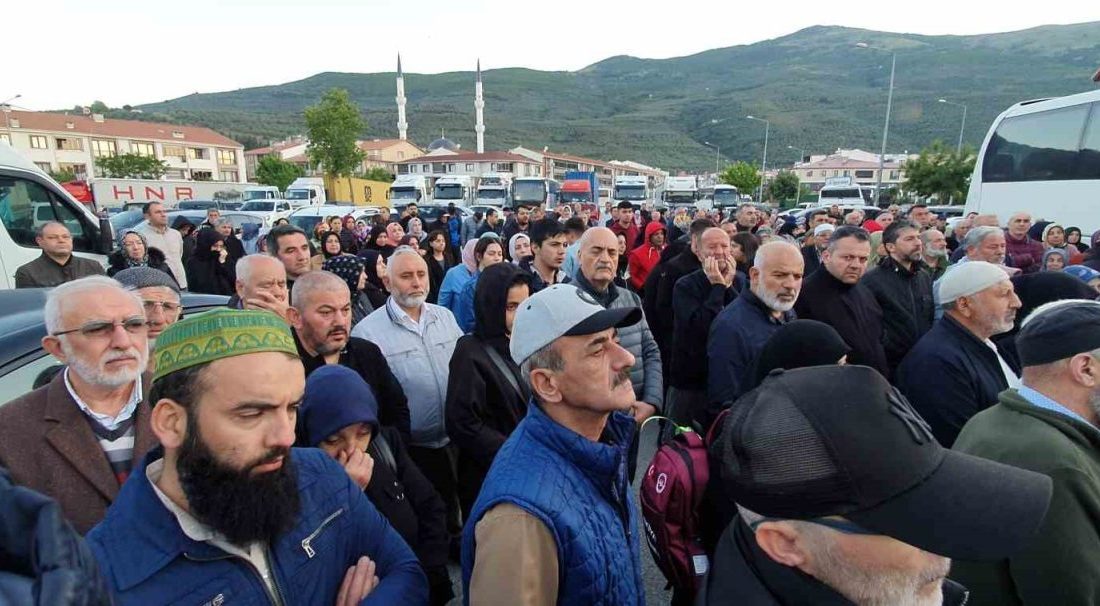 Gemlikli hacı adayları kutsal topraklara dualarla uğurlandı Diyanet İşleri Başkanlığı’nın organizasyonuyla kutsal topraklara gidecek 47 Gemlikli hacı