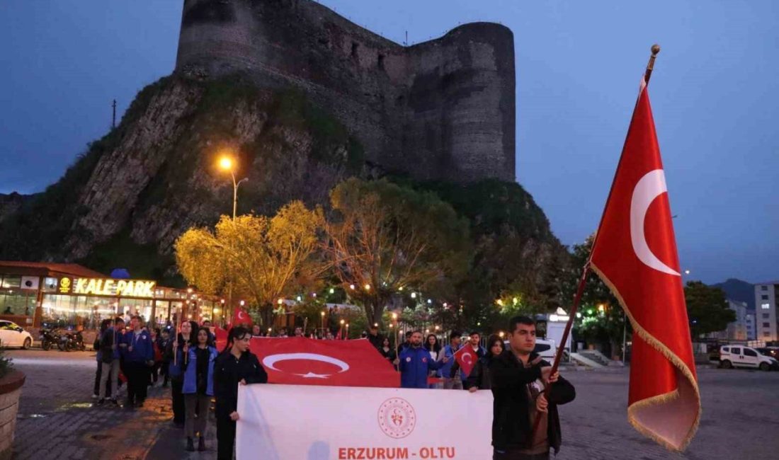 Gençler meşalelerle yürüdü Erzurum’un Oltu ilçesinde 19 Mayıs Atatürk’ü Anma, Gençlik ve Spor