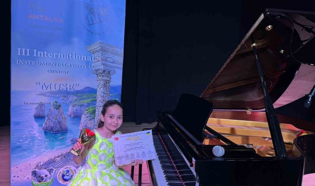 GKV’li Ceyda Sayar piyanoda festival birincisi Antalya’da düzenlenen Üçüncü Uluslararası Enstrüman Festivali Yarışmasına katılan Gaziantep Kolej