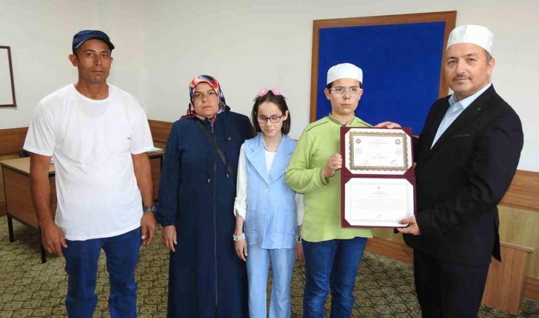 Gaziantep’te braille alfabesiyle hazırlanan materyallerle Kur’an-ı Kerim’i parmaklarıyla ezberleyen ve