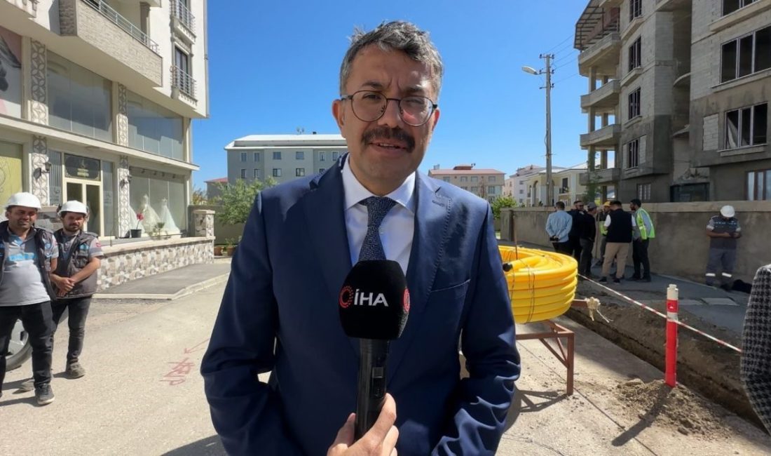 Hakkari Valisi ve Belediye Başkan Vekili Ali Çelik, Yüksekova ilçesinde