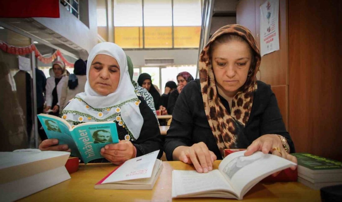 Hakkâri’deki kadınlardan azim ve başarı örneği Hakkâri’deki Aile Destek Merkezi (ADEM) bünyesinde açılan okuma yazma kursuna