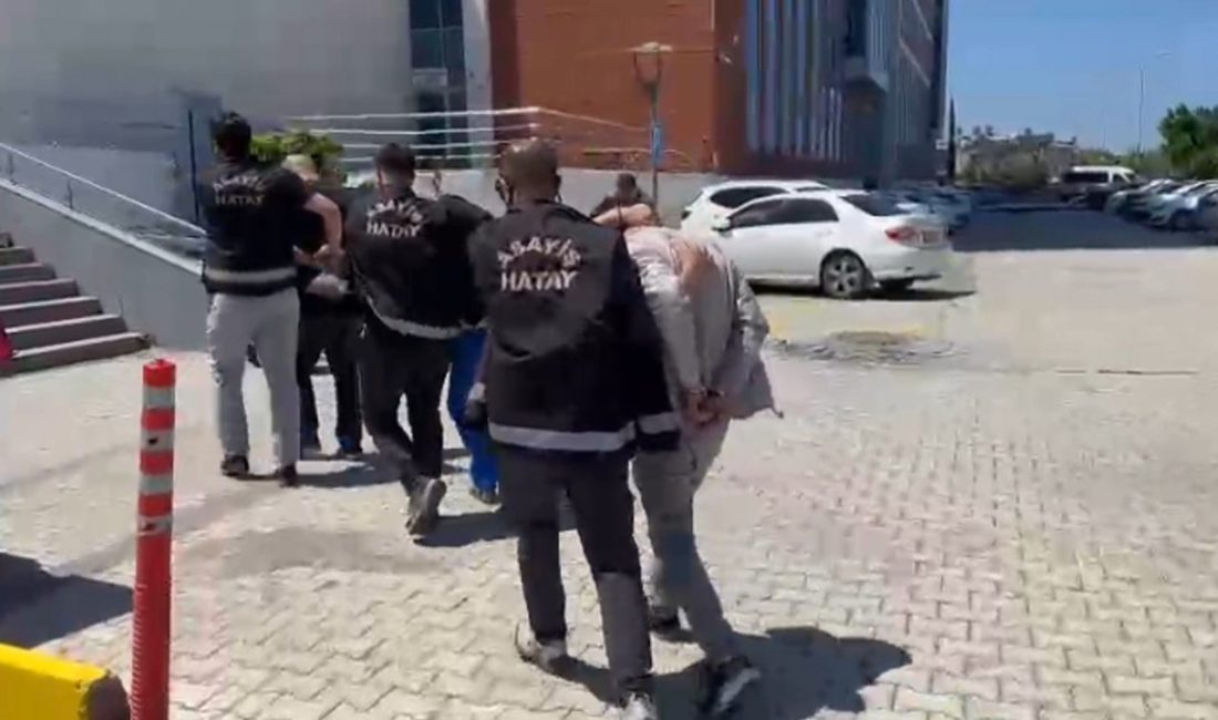 Hatay’da asayiş operasyonu;10 tutuklama Hatay’ın Antakya, Arsuz ve İskenderun ilçelerinde aranan şahıslara yönelik yapılan