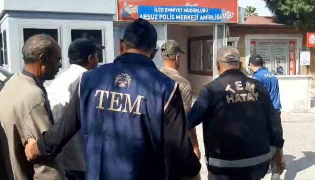 Hatay’da vize ihlali ve kaçak yabancı operasyonu Hatay’ın Arsuz ilçesinde yabancı uyruklu şahıslara yönelik yapılan çalışmalarda vize