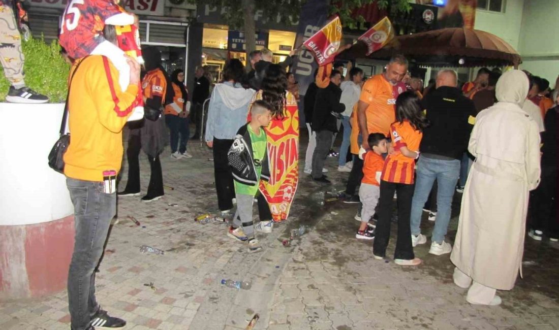Hisarcık’ta Galatasaray taraftarları şampiyonluğu kutladı Süper Lig’in 36. haftasında evinde Kayserispor’u 3-0 yenen Galatasaray’ın şampiyonluğu