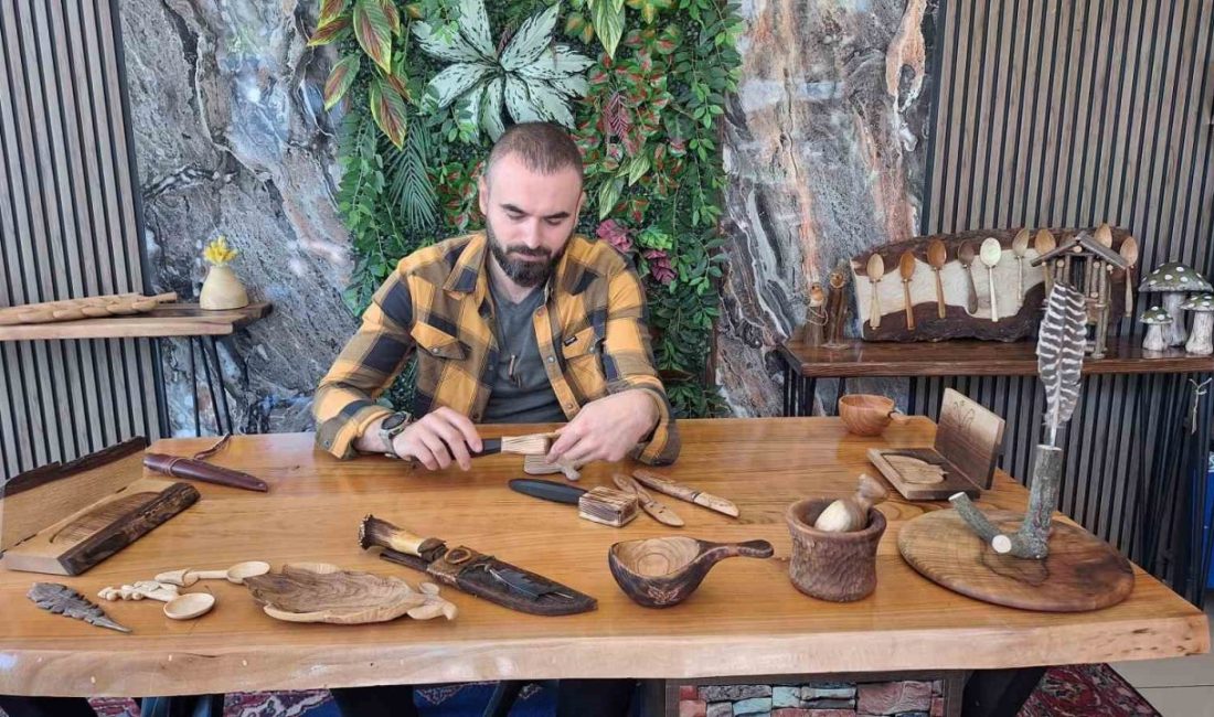 Trabzon’da yaşayan Selami Karaahmet, birkaç yıl önce başladığı ahşap oymacılığı