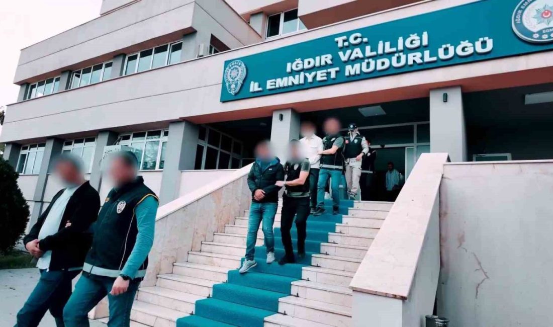 Iğdır ve Ağrı’da kaçak göçmenlere sahte belge düzenleyen şüphelilere operasyon: 2 tutuklama Iğdır Şehit Bülent Aydın Havalimanı’nda sahte ikamet ve yol izin