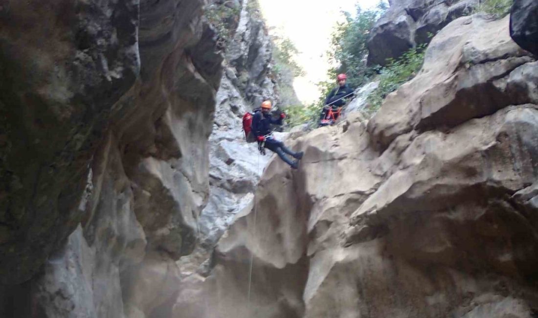 Isparta Yazılı Kanyon’da suya düşen üniversite öğrencisi kayboldu Isparta’nın Sütçüler ilçesinde bulunan Yazılı Kanyon’da serinlemek için suya girmek