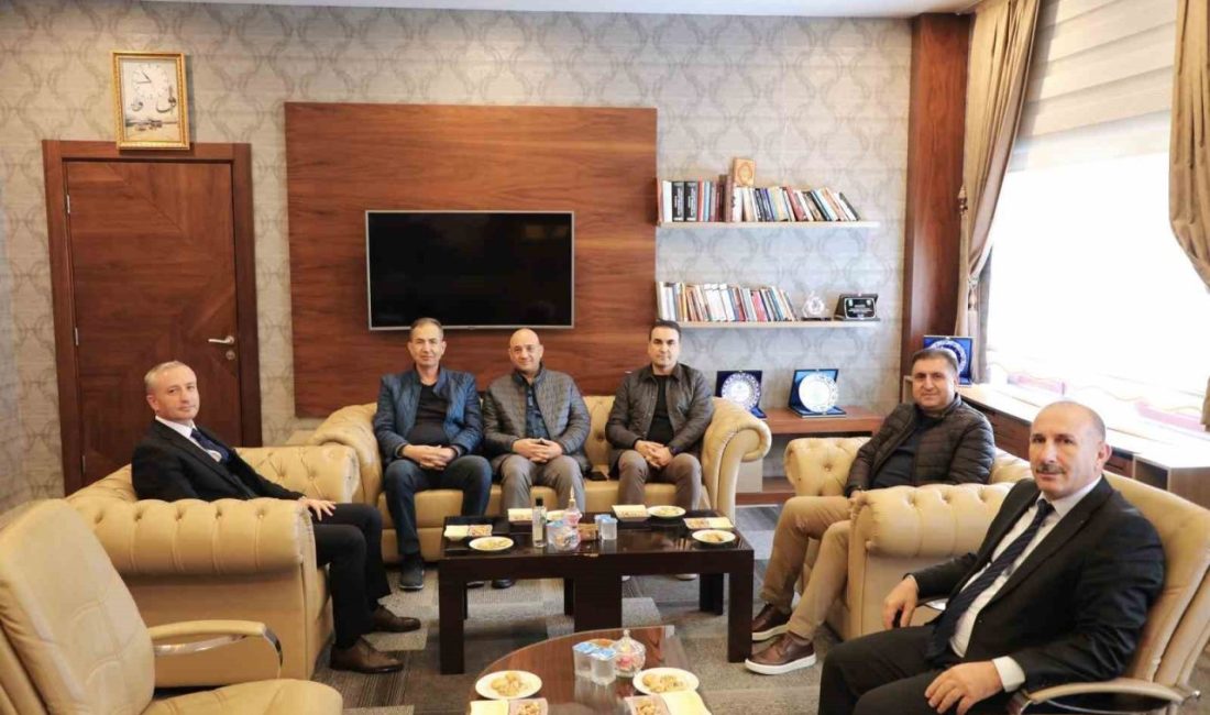 İstanbul İl Milli Eğitim Müdürü Yentür’den Ağrı İl Milli Eğitim Müdürü Kökrek’e ziyaret İstanbul İl Milli Eğitim Müdürü Murat Mücahit Yentür, beraberindeki Esenyurt
