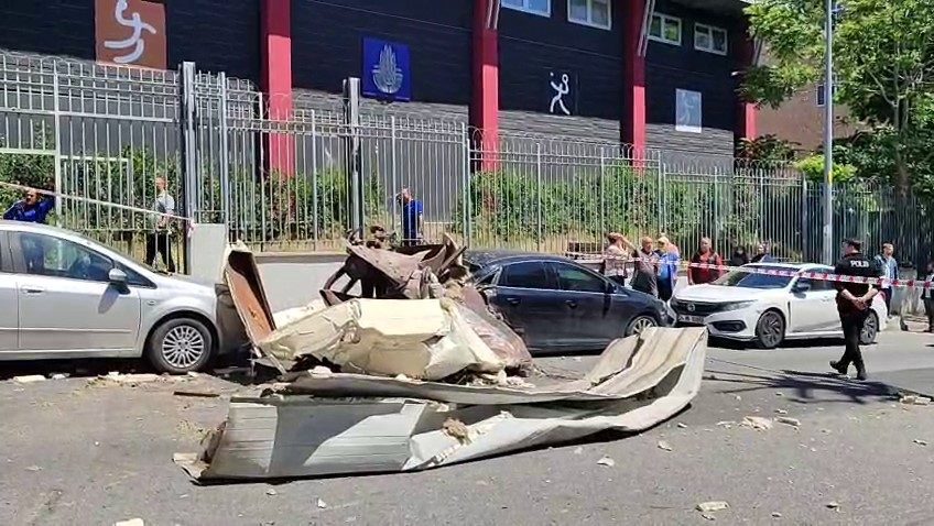 İstanbul Valiliğinden yapılan açıklamada, Bağcılar’da ütü paket atölyesinin dışındaki buhar