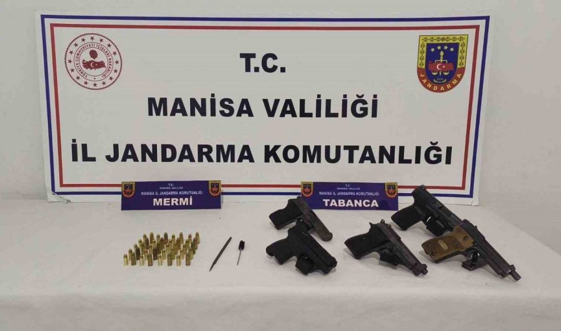 İşyerinde 5 ruhsatsız tabancayla yakalandı Manisa’nın Yunusemre ilçesinde jandarma ekipleri bir iş yerinde yaptığı aramada