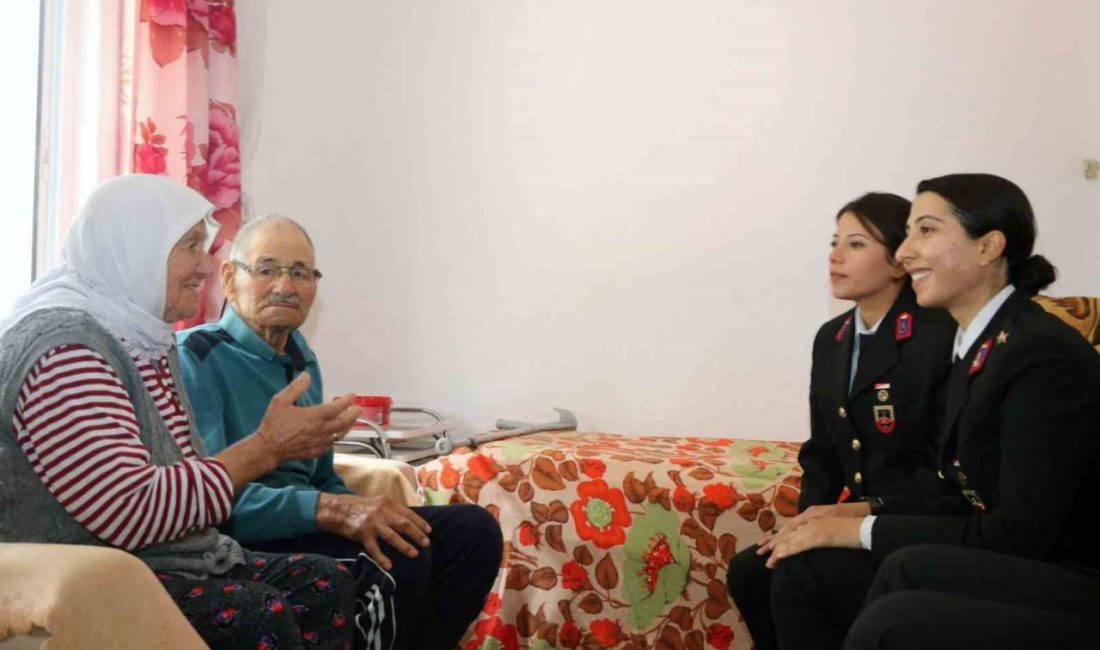 Jandarmadan 75 yıllık evli çifte anlamlı ziyaret Muğla İl Jandarma Komutanlığı Aile İçi Şiddetle Mücadele ve Çocuk