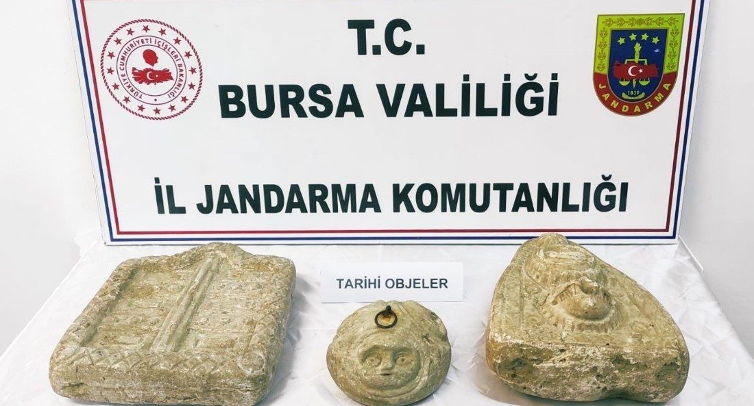 Jandarmadan tarihi eser operasyonu: 2 gözaltı Bursa’nın Gürsu ilçesinde, tarihi eser kaçakçılığı yapan 2 şüpheli, jandarma