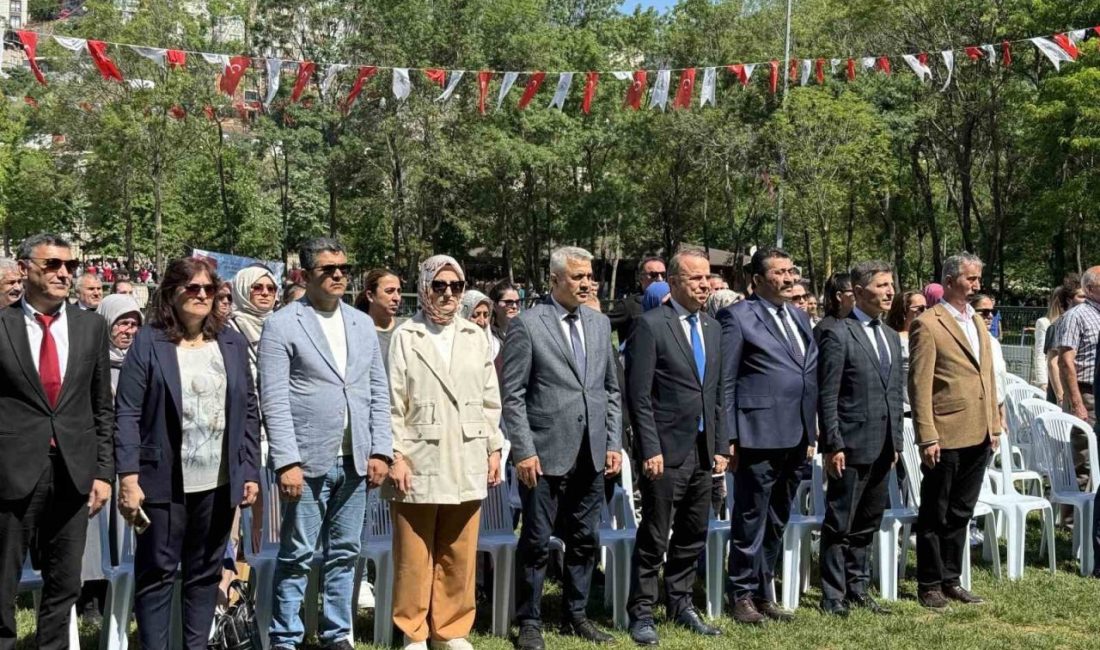 Kağıthane Belediyesi tarafından ilçedeki liselerin tanıtımı için eğitim şenliği düzenlendi.